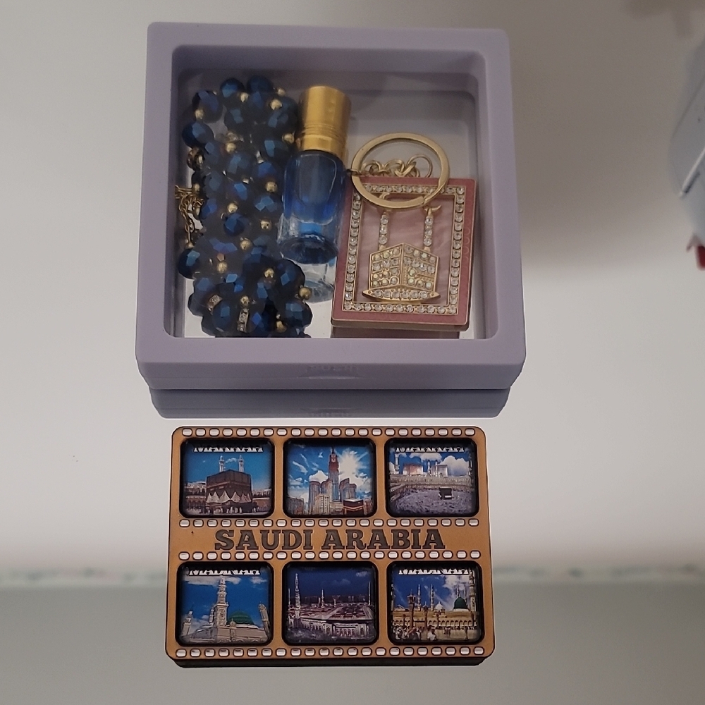 NWOT From Makkah Saudi Small Souvenir Set with Blue Beeds And Keychain.